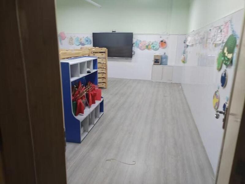 Testing ESD vinyl floor specifications